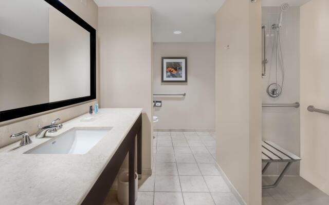 Crowne Plaza Cleveland at Playhouse Square by IHG