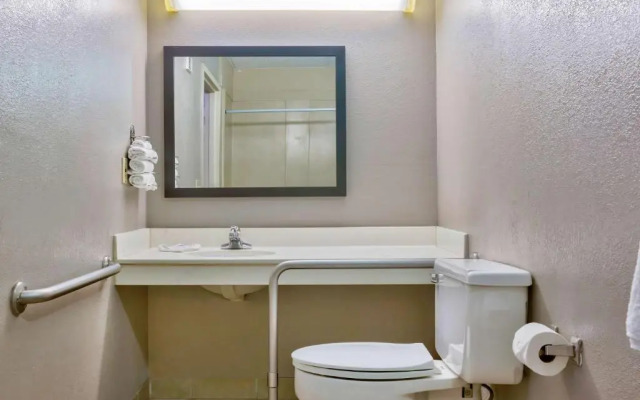 Econo Lodge Coliseum