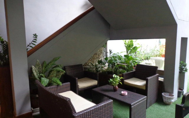 First & Frang Hotel