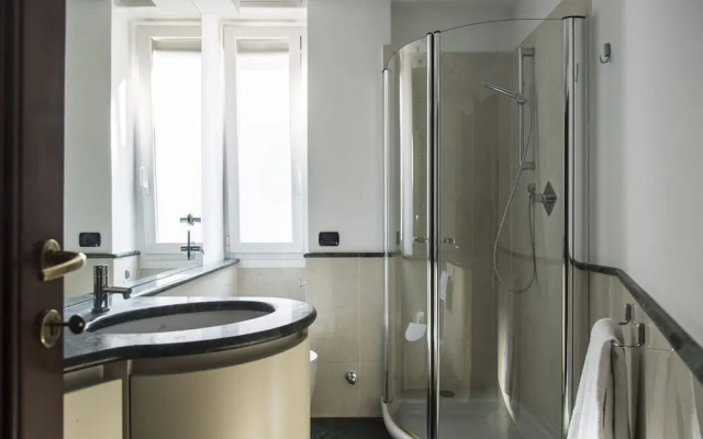 Bright Terrace Apartment in University District