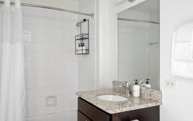 Chicago | Stylish Studio w Contactless Check-In & Kitchen