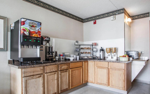 Rodeway Inn & Suites Milwaukee Airport