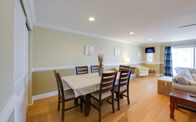 Spacious Wildwood Townhome w/ Covered Balcony