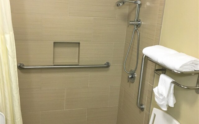 Quality Suites Nashville Airport