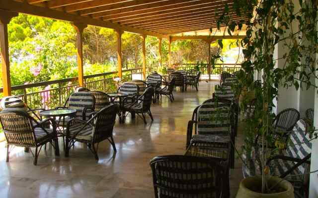 Irinna Hotel