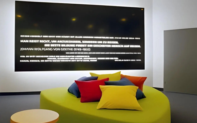 Colour Hotel