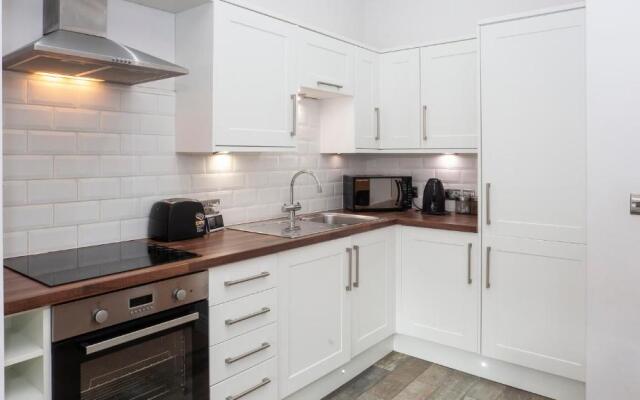Apartment 4 The Keyes- Stunning & Stylish Apartment With Free Parking