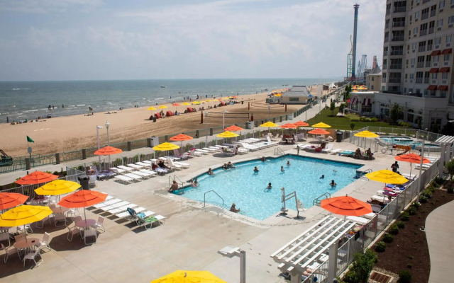 Cedar Point's Hotel Breakers