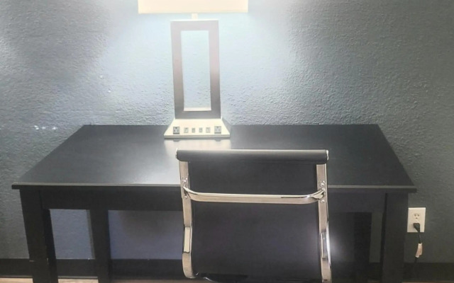 Econo Lodge Inn & Suites Downtown San Antonio