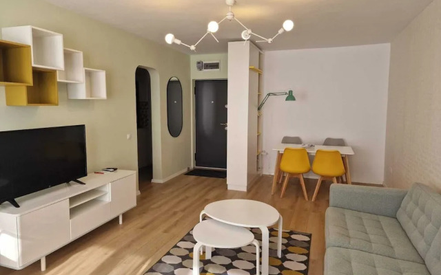 Yellow Apartment - Cismigiu Gardens