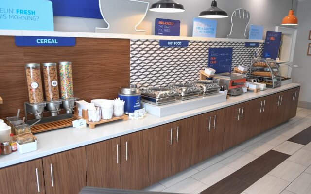 Holiday Inn Express & Suites Valdosta West - Mall Area by IHG