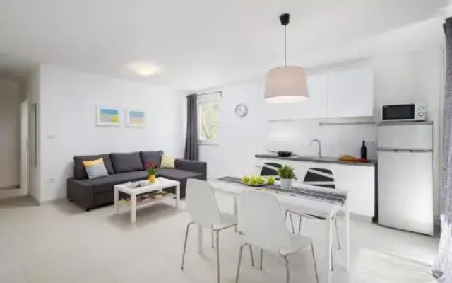 Lemechi Casa Girasole Apartments