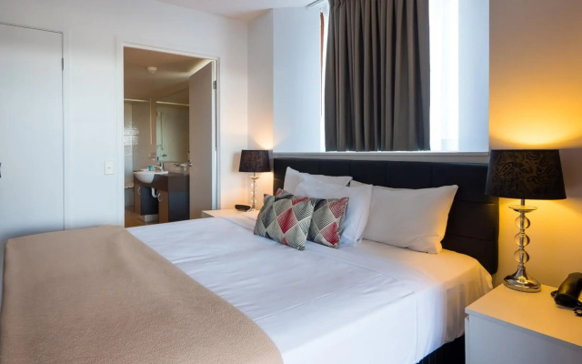 Broadbeach Savannah Hotel & Resort