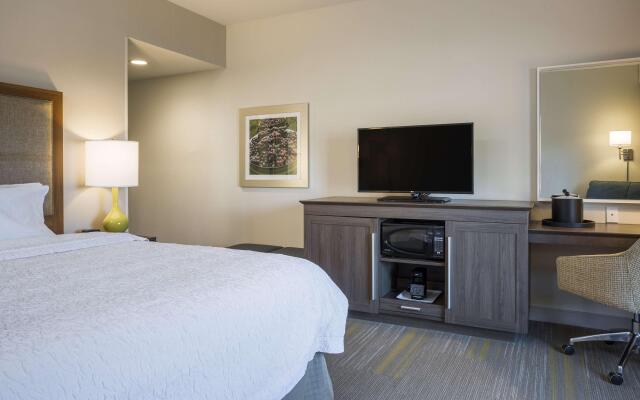 Hampton Inn & Suites-Seattle Woodinville WA