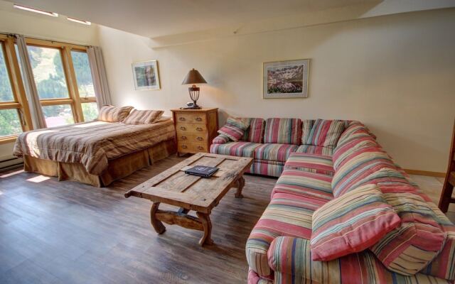 Liftside 402 by SummitCove Vacation Lodging