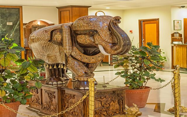 Renest Shraddha Inn - Shirdi