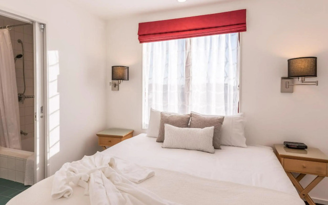 Fino Hotel and Suites