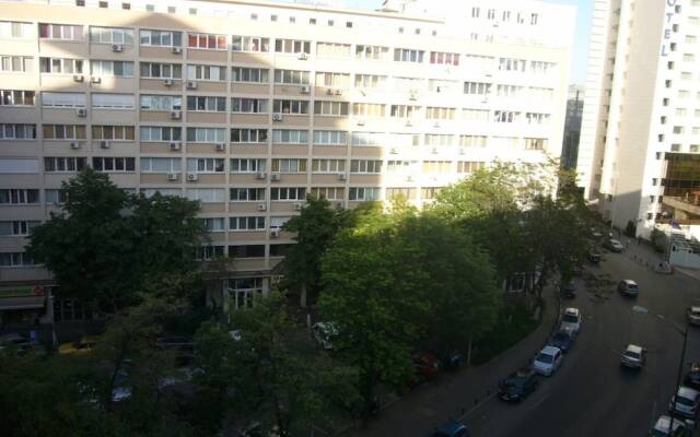 Twin 3 Apartment - Cismigiu Gardens