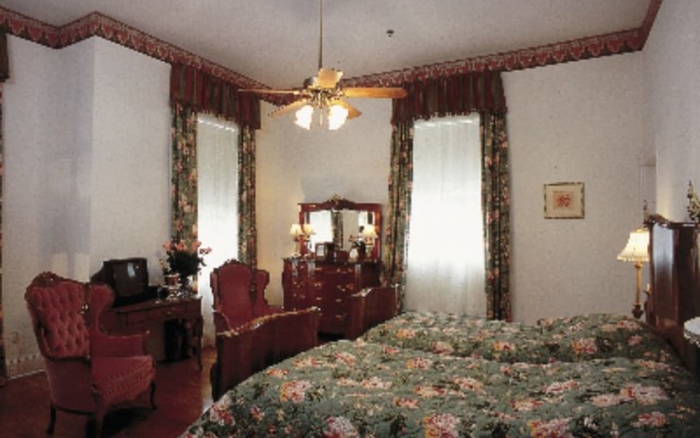 Hubbard Mansion B&B
