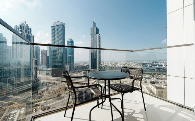 Stayis-Luxury 1 BR with City SkylineView