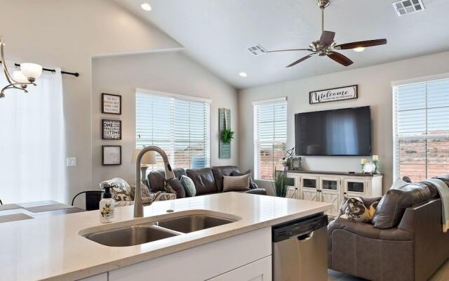 Spacious Villa 5 minutes to Lake State park by Redawning