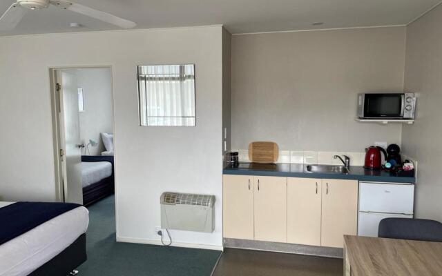Academy Motor Inn
