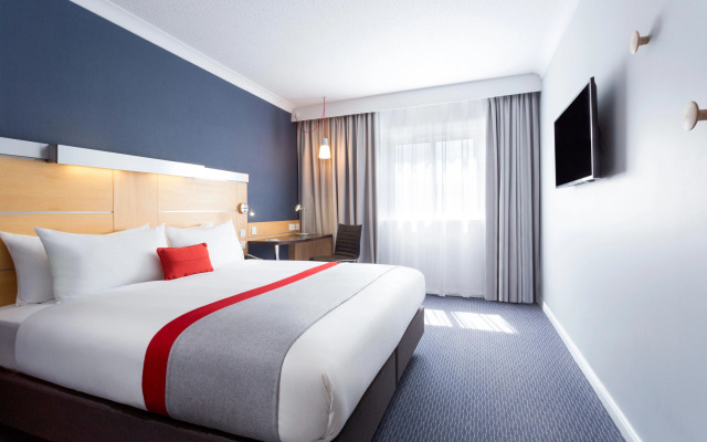 Holiday Inn Express Southampton M27 Jct7, an IHG Hotel