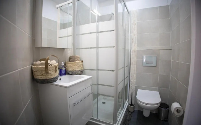 Valentini s Uptown Flat