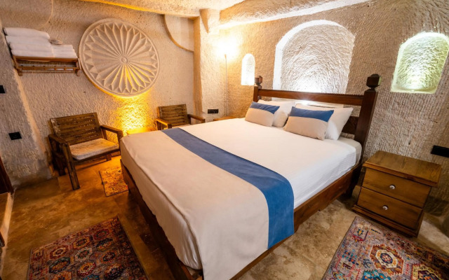 Mysterious Cave Suites