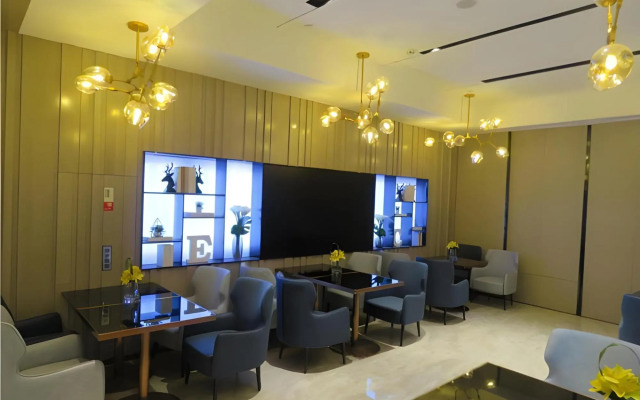 Echarm Hotel (Nanchang Bayi Square Subway Station Wushang MALL)