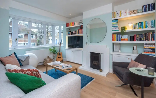 2 Bedroom Apartment - 200m From Richmond Park