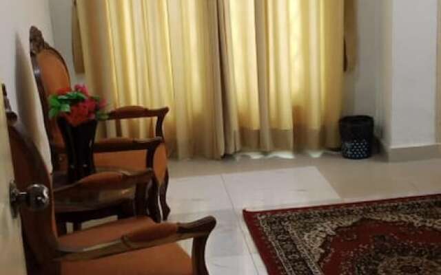 Impeccable 3-bed Apartment in Lahore