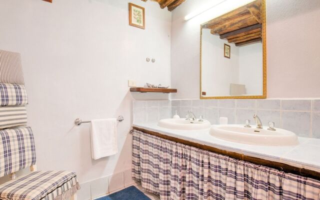 A Beautiful, Traditional Tuscan Hamlet in the Hills