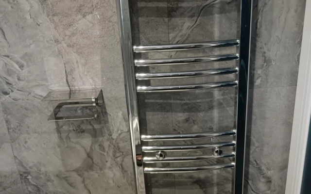 High Wycombe - 1bed Apartment - Sleeps 3 - Parking