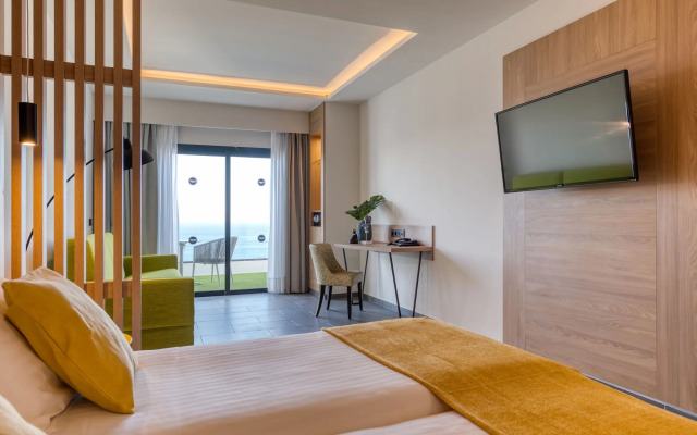 Occidental Roca Negra – Adults Only