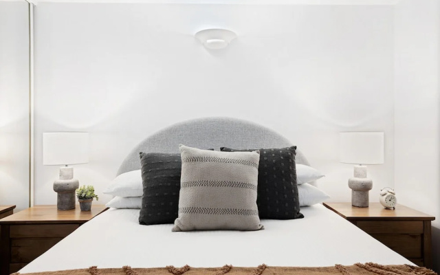 Comfy 2-bed With Pool and Secure Parking – Guest Rooms – Brisbane
