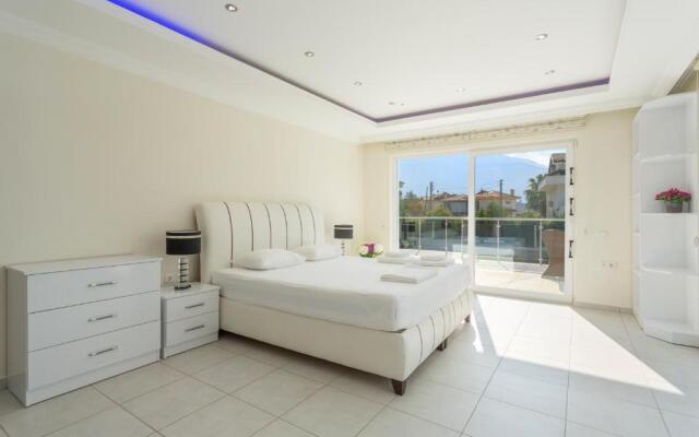 Villa Four Season 8