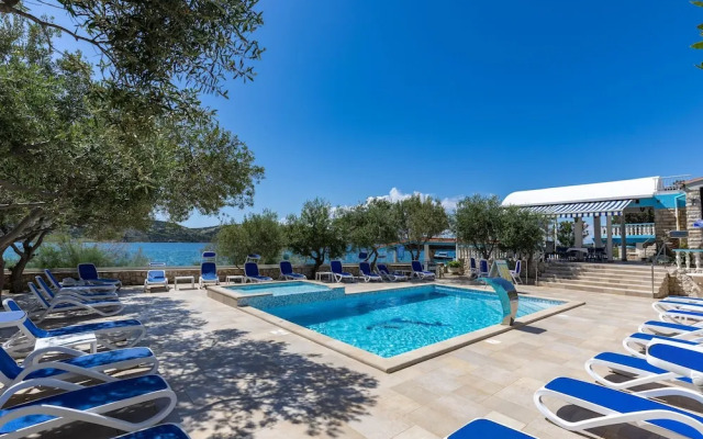 Beachfront Santa Maria 1 Apartment 4