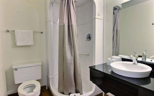 Motel 6 Kingsville, TX