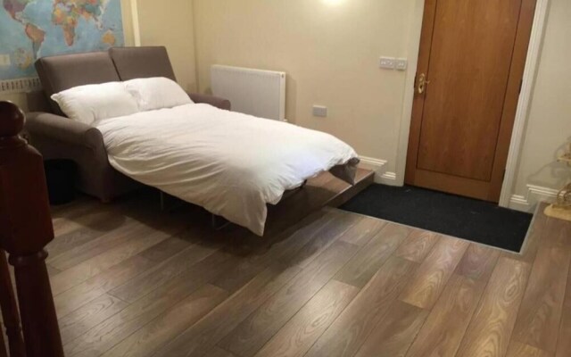 3-bed Apartment 5 Mins Walk to Boscombe Beach