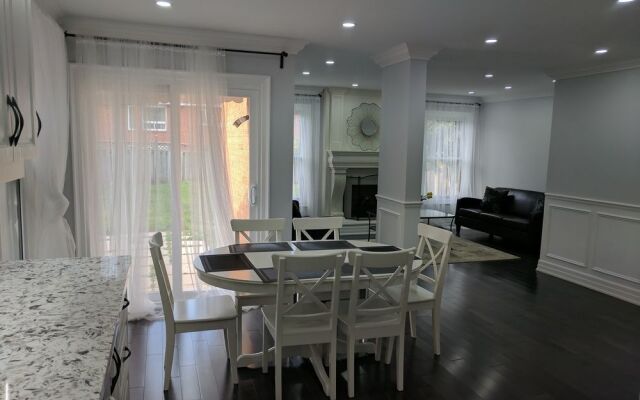 QuickStay - Beautiful 5bdrm House in Vaughan