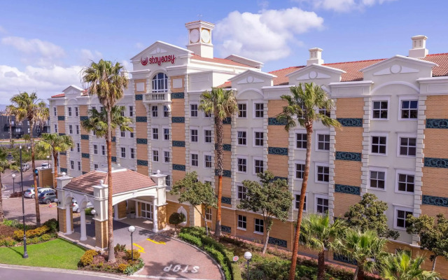 StayEasy Century City