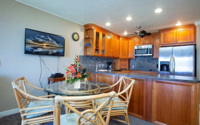 Kahana Sunset D9 2 Bedroom Condo by Redawning