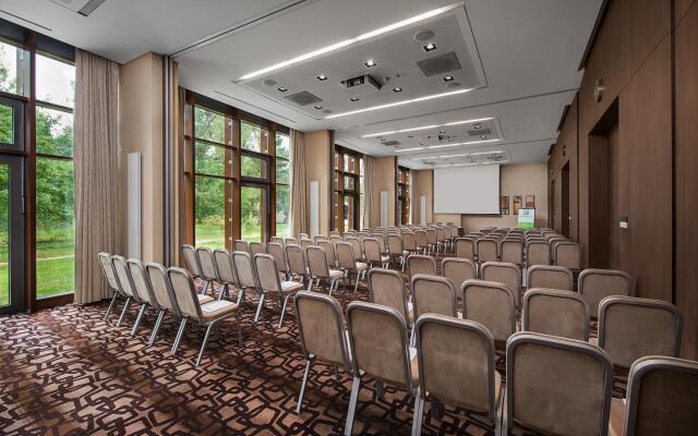 Holiday Inn Resort Warszawa Józefów**** by IHG