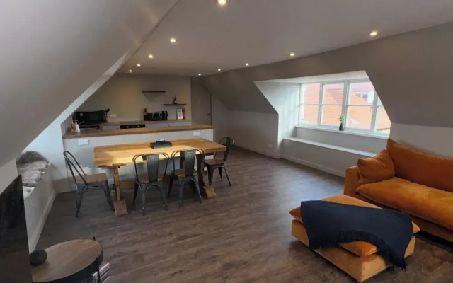 Near Beach - Sea View - Sleeps 6 - Parking