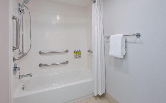 Holiday Inn Express Fairfax - Arlington Boulevard by IHG