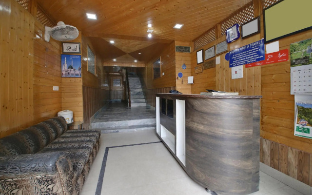 OYO 18872 Hotel Azad