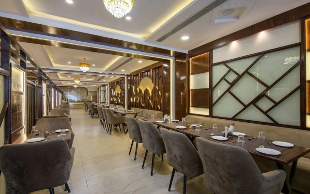 Hotel Diamond Creek Near Railway Station