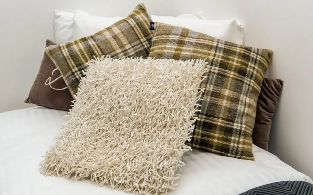 Select Serviced Accommodation - Summit House