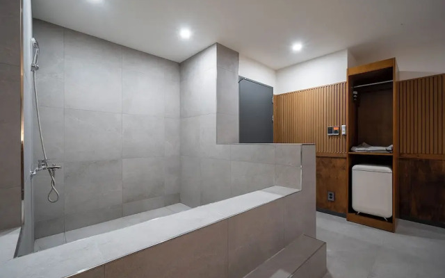 Hound Hotel Daegu Seongseo
